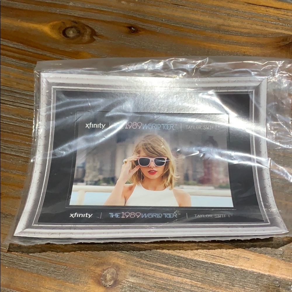 Taylor Swift 1989 World Tour Magnet